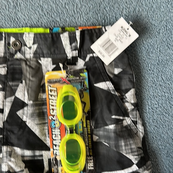 ZeroXposure Boys Swim Trunks NWT Size XL (18/20) - Picture 3 of 5